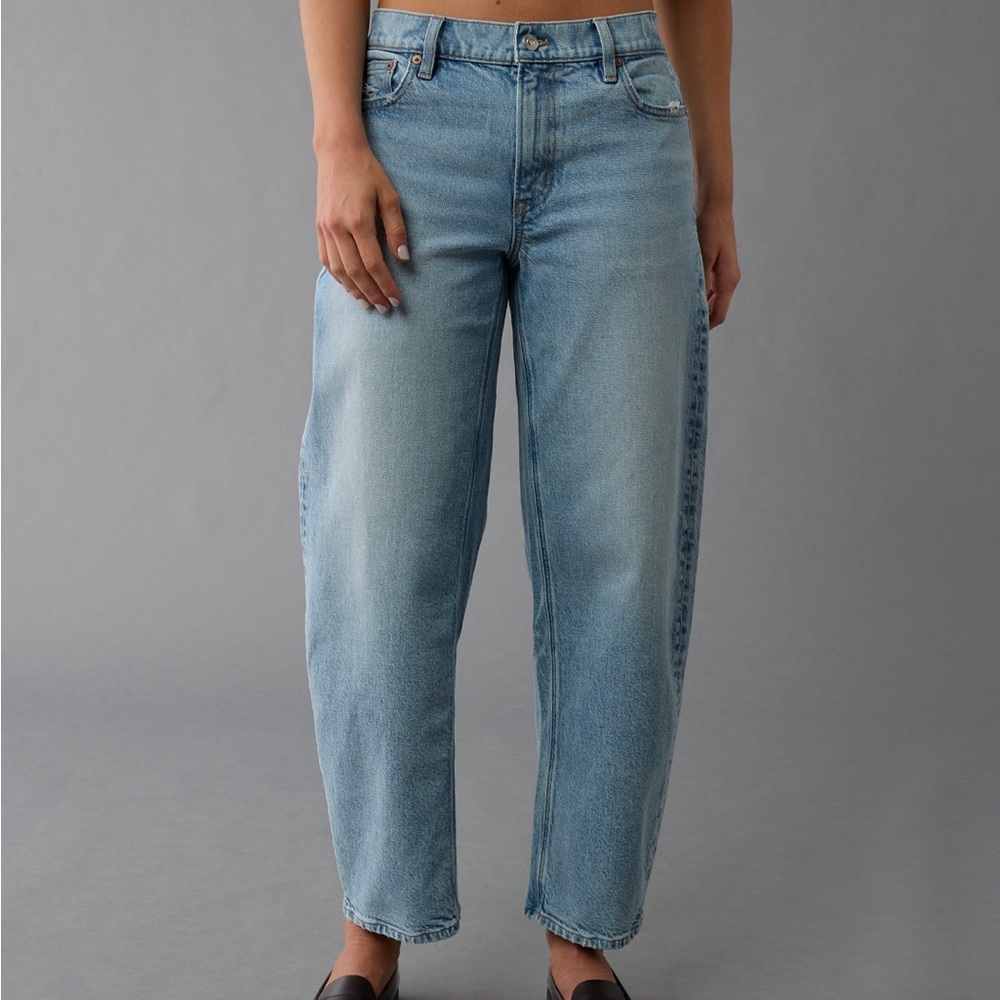 Sold out! AE Barrel Jeans Size 6 Boyfriend Mid Rise - Picture 11 of 13
